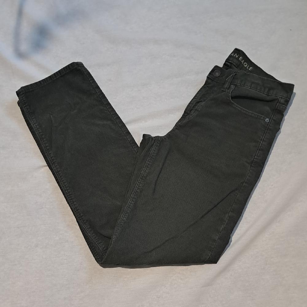 American Eagle‎ 90's Straight Stretch Corduroy. Forest green. Size 6 Long.